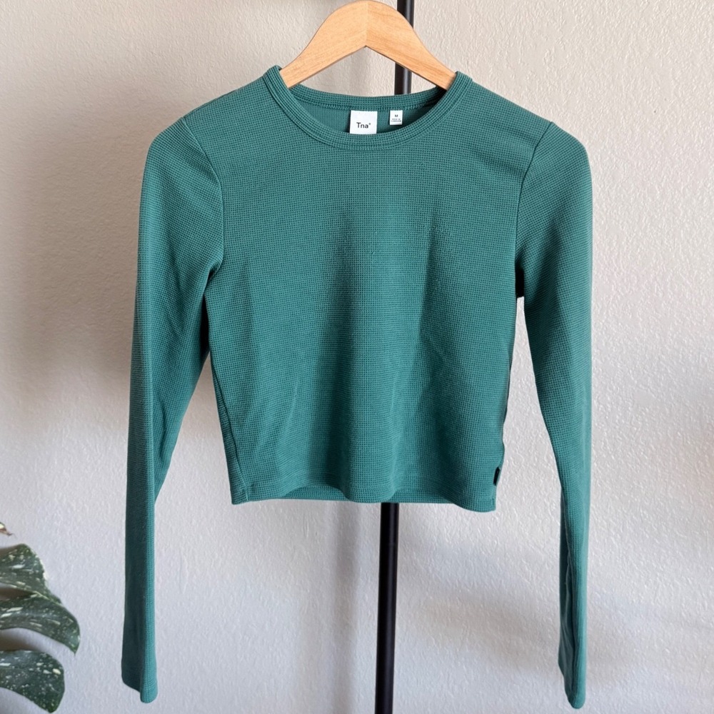 Tna Aritzia Women M Green Waffle Knit Long Sleeve Cropped Crew Neck Top
